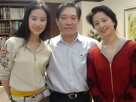 liu yifei parents